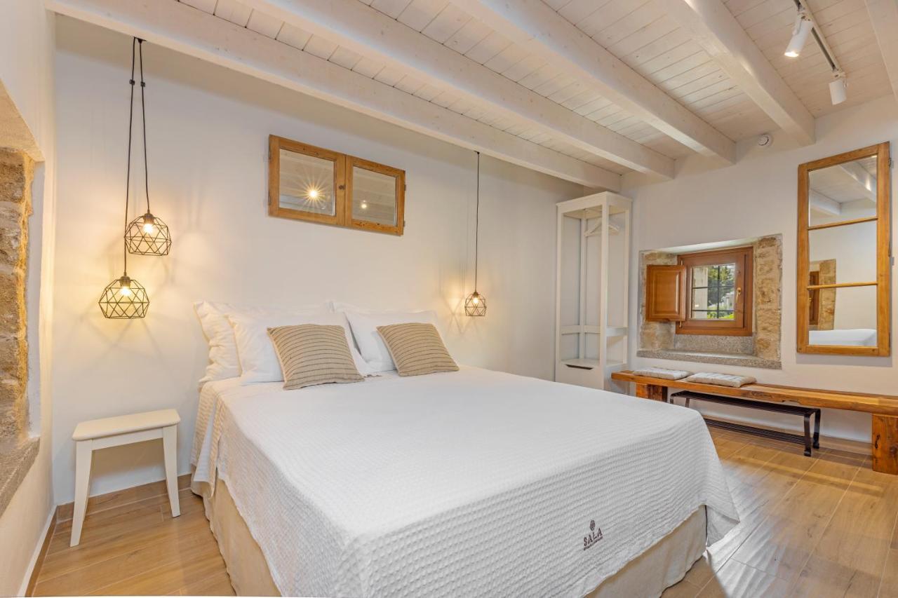 Sala Historical Luxury Suites Rhodes City Buitenkant foto