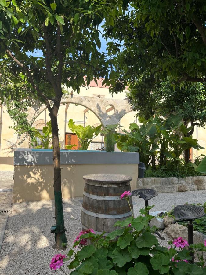 Sala Historical Luxury Suites Rhodes City Buitenkant foto